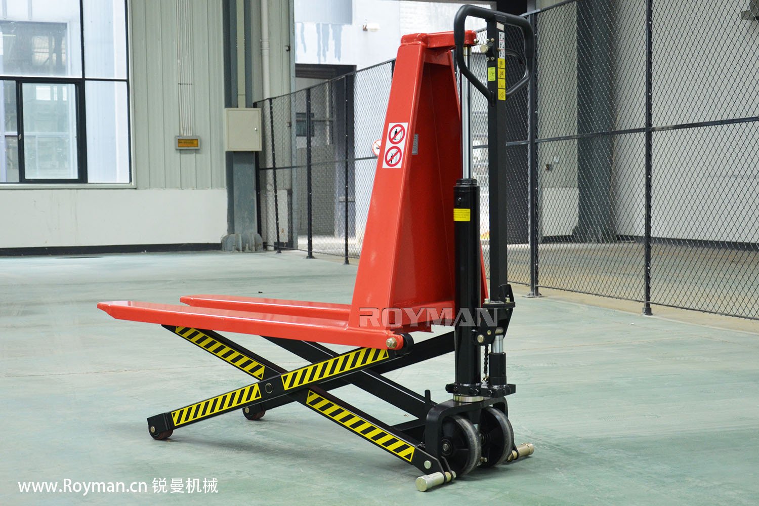 剪叉式手動(dòng)液壓搬運(yùn)車